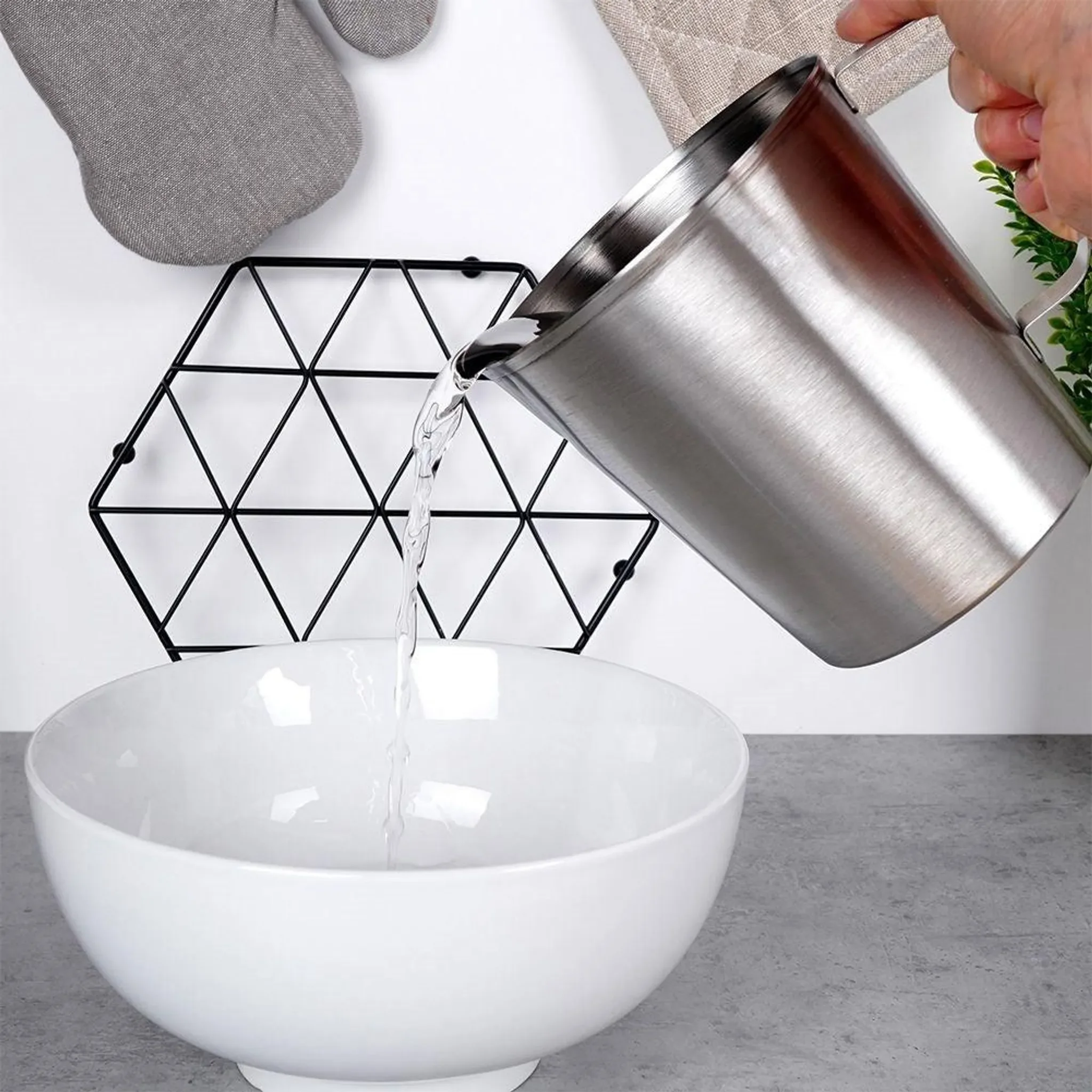 Messbecher aus Edelstahl – 1 L mit Griff & Ausguss